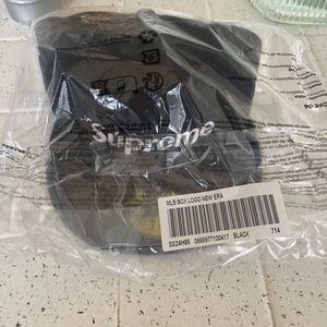 Supreme white Sox New Era NWT Hat MLB Logo